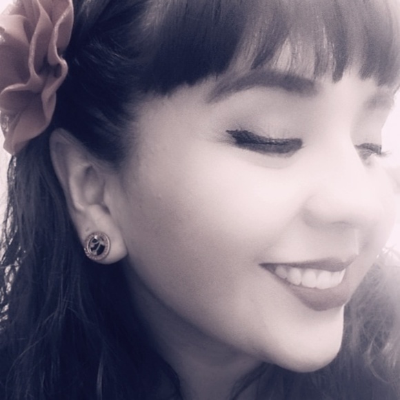 Meet your Posher, Audrey - Picture 1 of 1